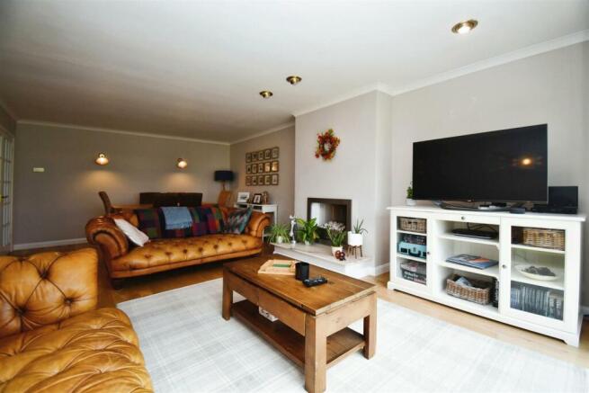 Lounge/dining room