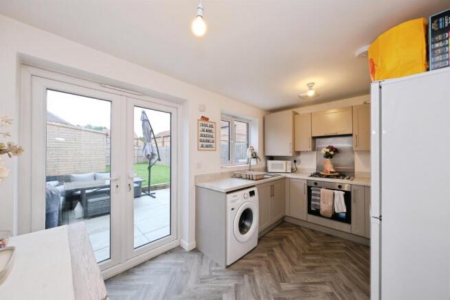Swan Street, Poolsbrook, Chesterfield photo 4
