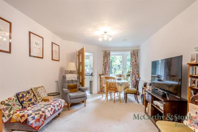8704508-interior06.jpg