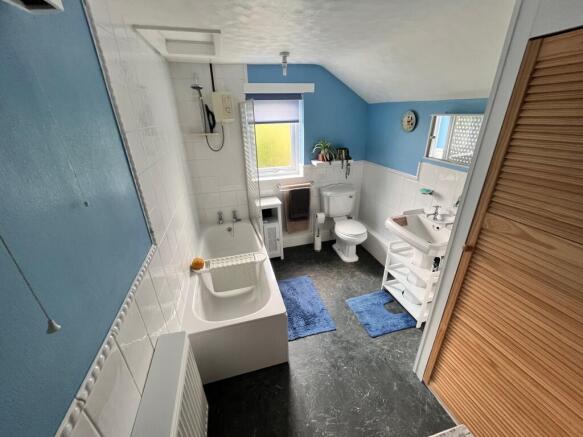 Family Bathroom 