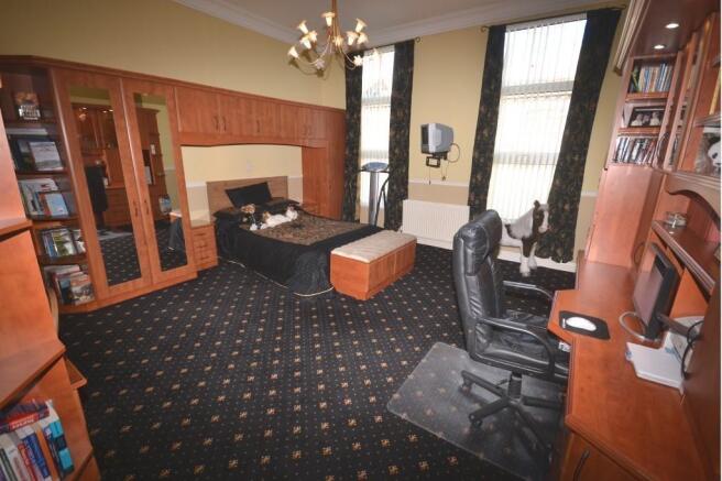 BEDROOM 2