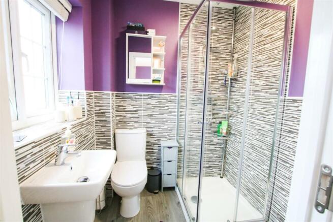 EN SUITE SHOWER ROOM