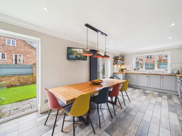 4 bed Detached for sale Image 9