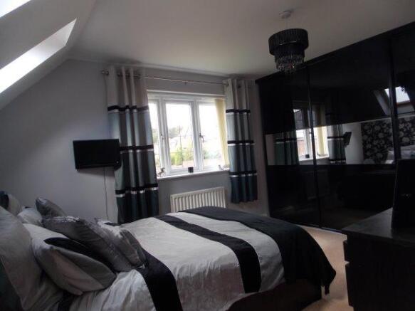 BEDROOM 2