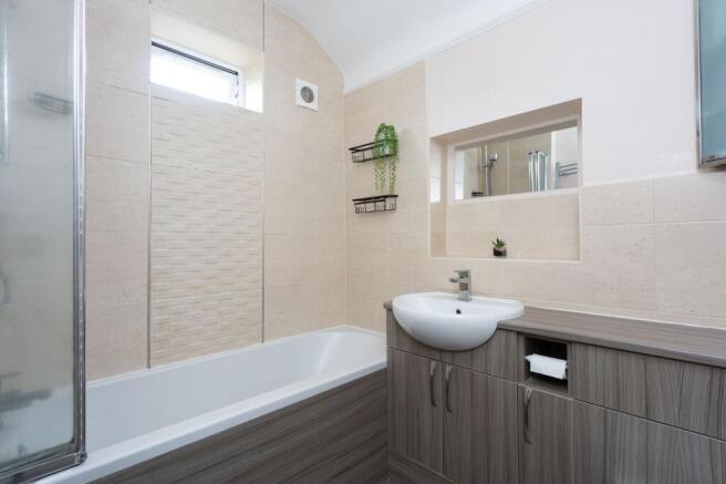 4 bed Semi-Detached for sale Image 10