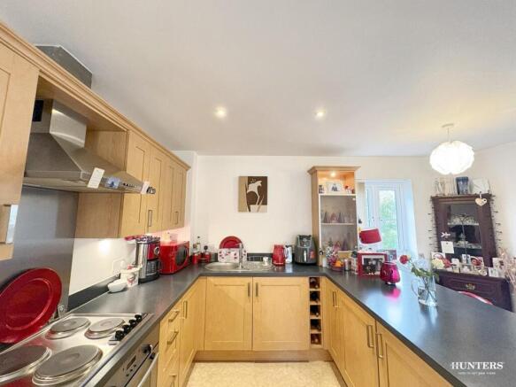2 bed Apartment for sale Image 6