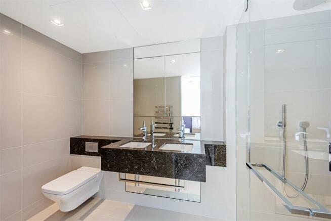 Bathroom (2).jpg