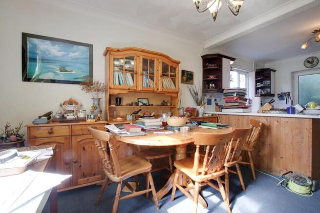 Earls Road, Fareham. Guide Price £300,000-£325,000. photo 4