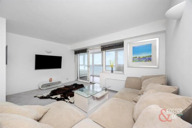 Kings Road, Bedford Towers, 15D-006.jpg