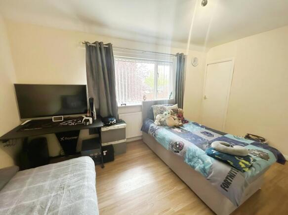 2 bed Terraced to rent Image 6