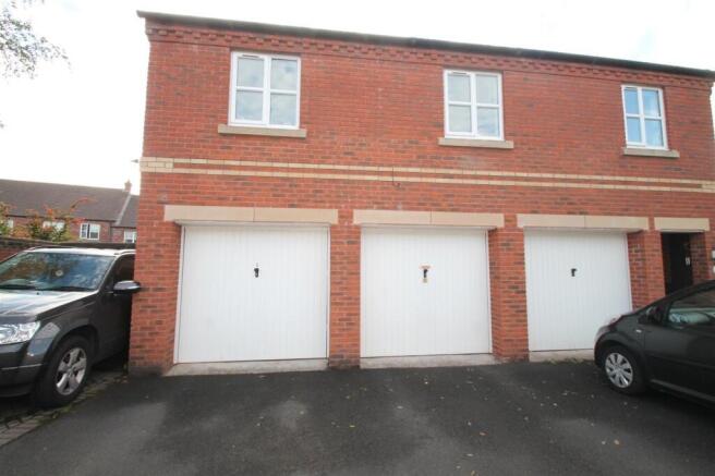2 tewe place - garage.jpg