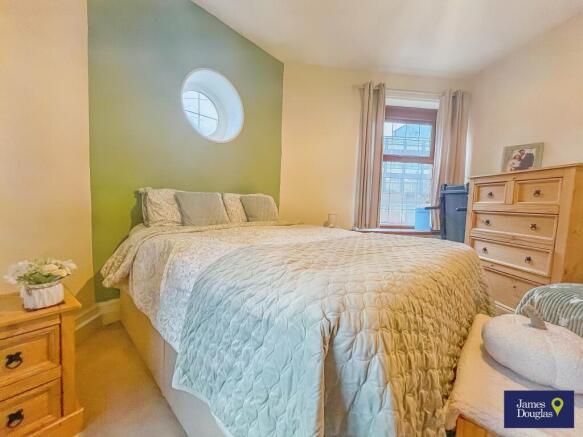 Bed13