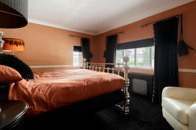 5 bed Detached for sale Image 12