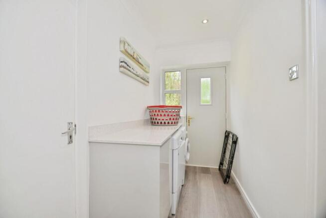 5 bed Bungalow for sale Image 4