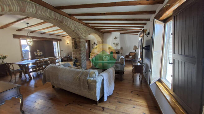4 Bedroom Property For Sale-PAR18-1