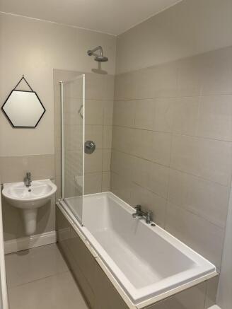 2 bed Ground Flat to rent Image 10