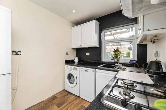 3 bed Semi-Detached for sale Image 5