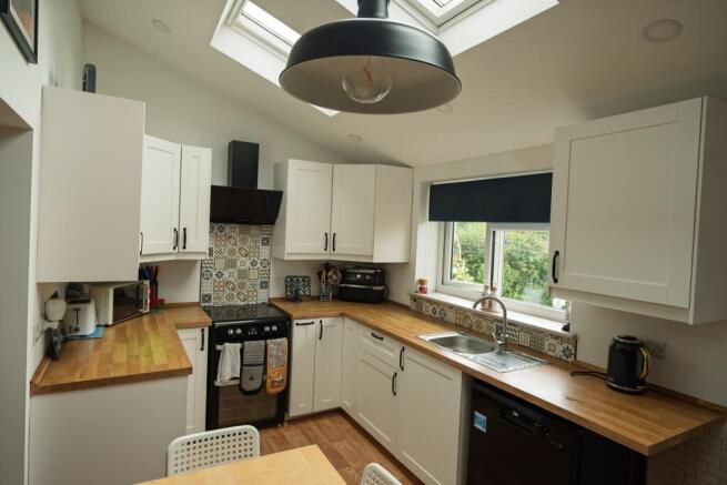 4 bed Semi-Detached for sale Image 9