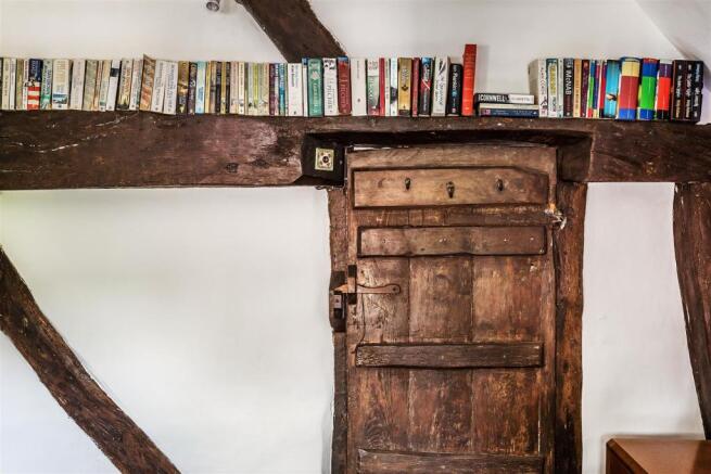 house. estate agency Dunsfold Oak Tree Cottage