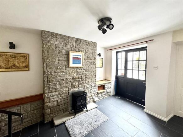 LOUNGE/DINING ROOM