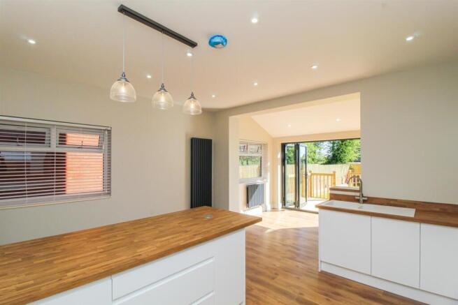 3 bed Semi-Detached for sale Image 6