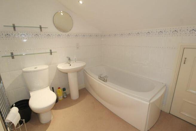 Ensuite Bath/Shower/WC