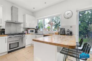 77, Queens Avenue, Whetstone, London N20 0JB