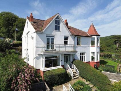 Fernlea, 2 The Avenue, Sleights
