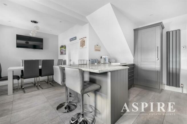 Aspire Estate Agents ss83.jpg