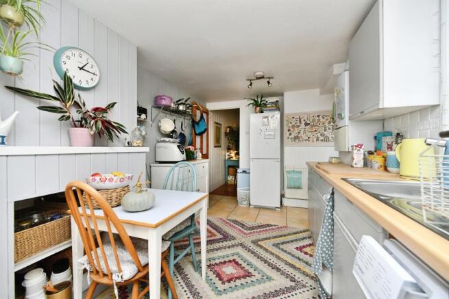 Apartment in Brighton, Round Hill - View 5