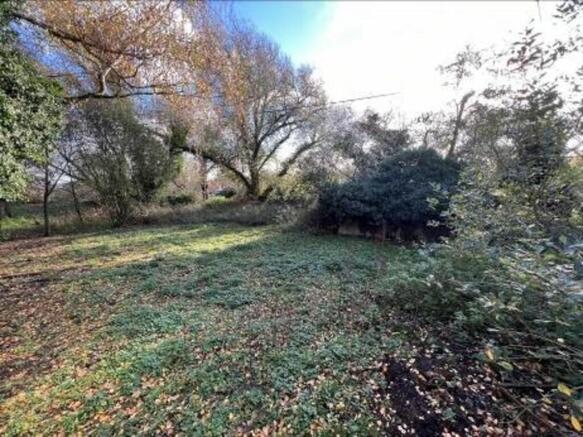 TOTTENHILL - Renovation/Redevlopment Opportunity (STP) on 1/4 acre photo 2
