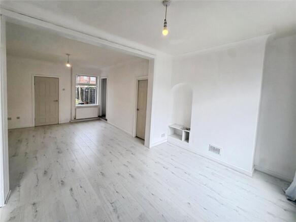 3 bed Terraced to rent Image 4