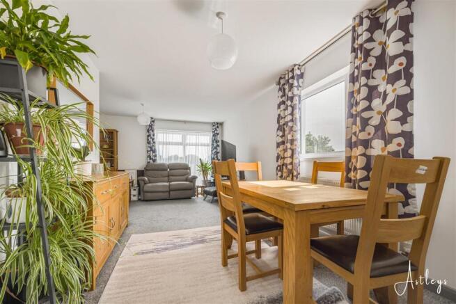 Lounge/Dining Room