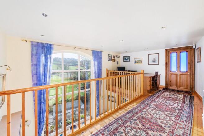 FIRST FLOOR GALLERIED AND OFFICE LANDING