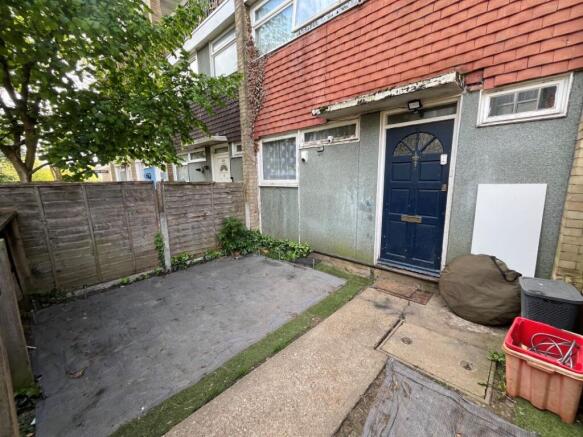 6 Craylands, Basildon, Essex, SS14 3RH photo 5