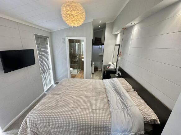 2 bed Park Home for sale Image 7