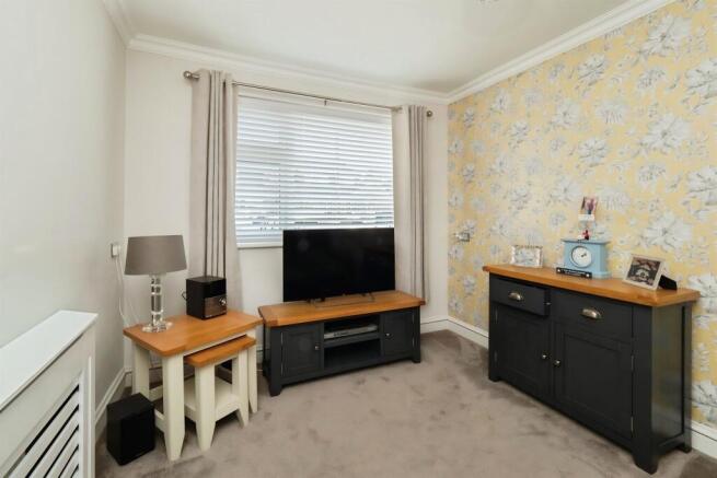 4 bed Semi-Detached for sale Image 8