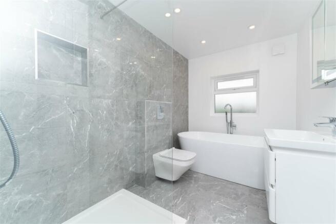 17 Station Road bath.jpg