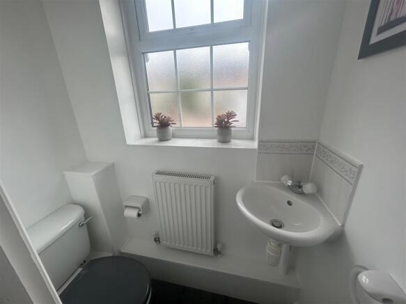 Cloakroom/wc