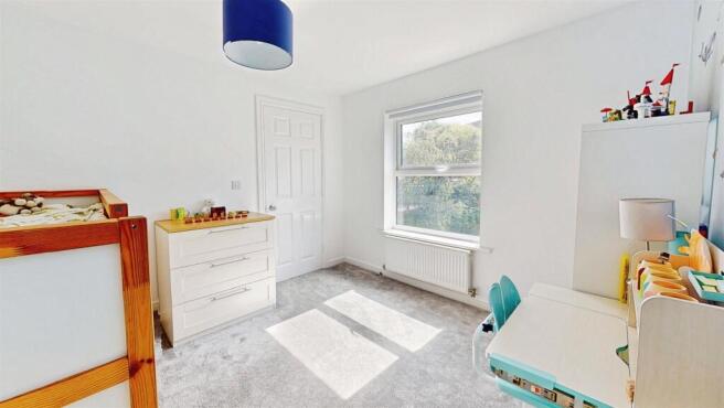 5 bed Detached for sale Image 12