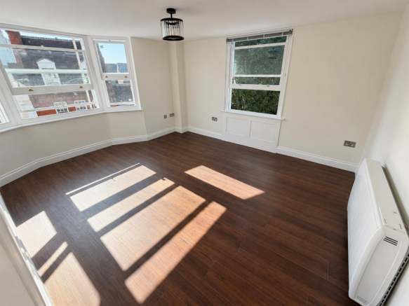 Flat 3 Regent Gate - Lounge.png