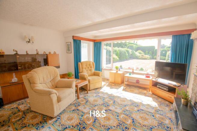 15 Woodlea - Lounge3.jpg