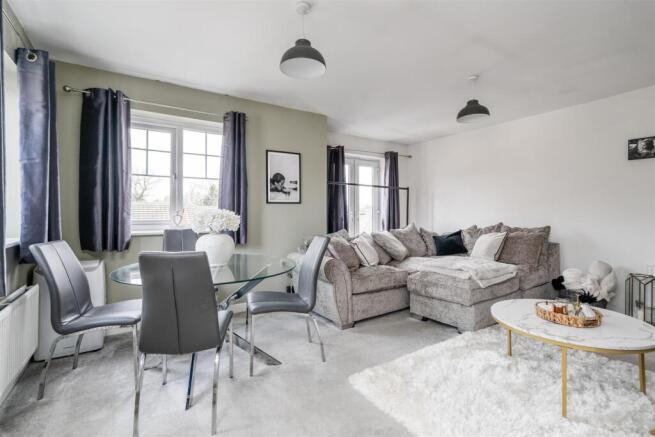 63 New Meadow Close_8.jpg