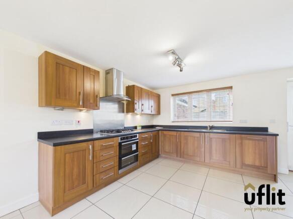 4 bed Detached for sale Image 8