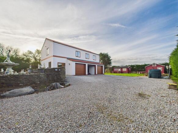 4 bed Detached for sale Image 8