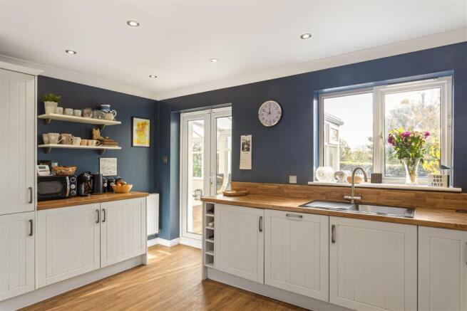 4 bed Detached for sale Image 4