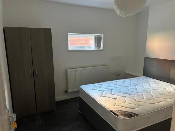 Bright, neutral double bedroom with a comfortab...