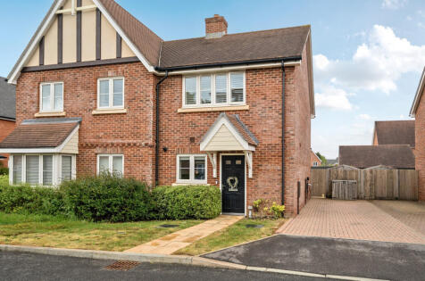 Skylark Place, Badshot Lea, Farnham, Surrey, GU9
