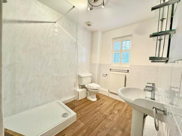 2 bed Flat to rent Image 9