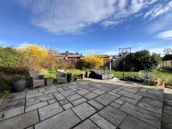 Rear garden 2.jpg